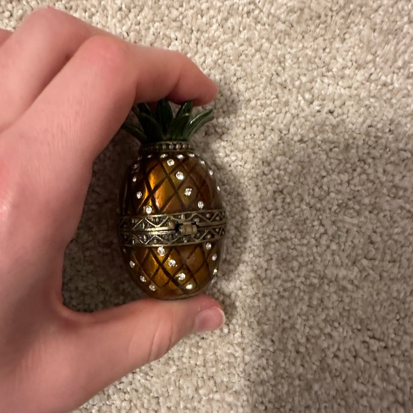 Pineapple Bejewled Trinket with Hidden Interior - Picture 3 of 9